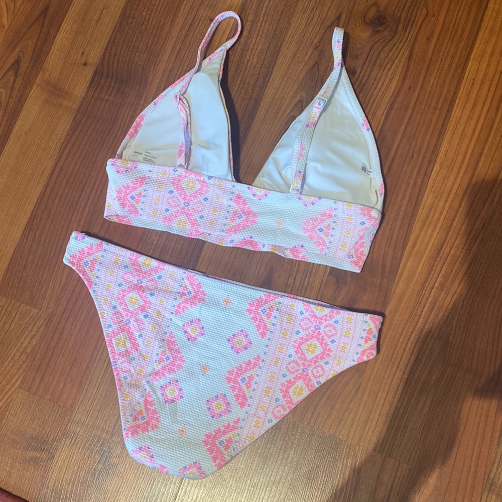 Bikini - Picture 3 of 3